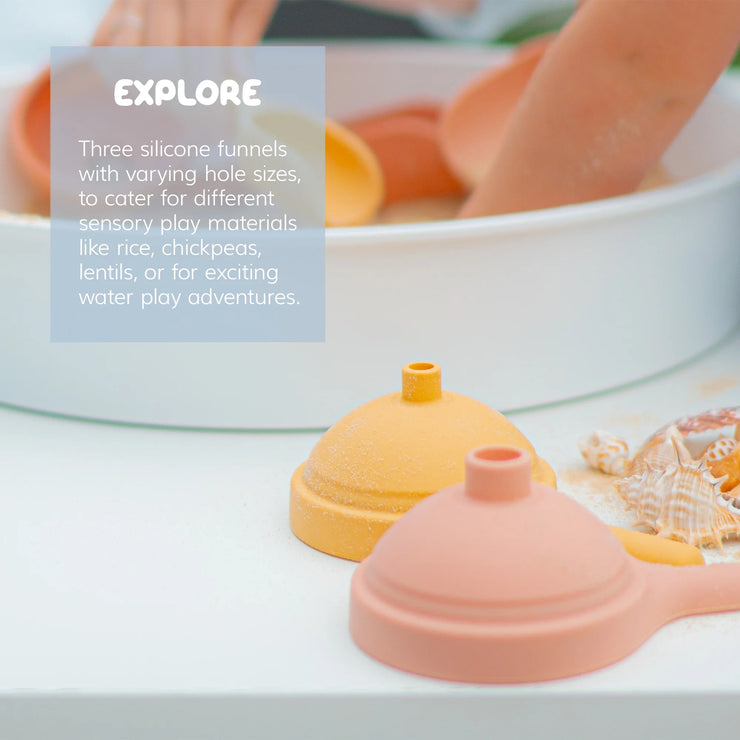 This set includes three silicone funnels with varying hole sizes, to cater for different sensory play materials like rice, chickpeas, lentils, or for exciting water play adventures. The chunky handle design is ideal for small hands, making it easy for them to grasp and support the funnels whilst scooping and pouring.
