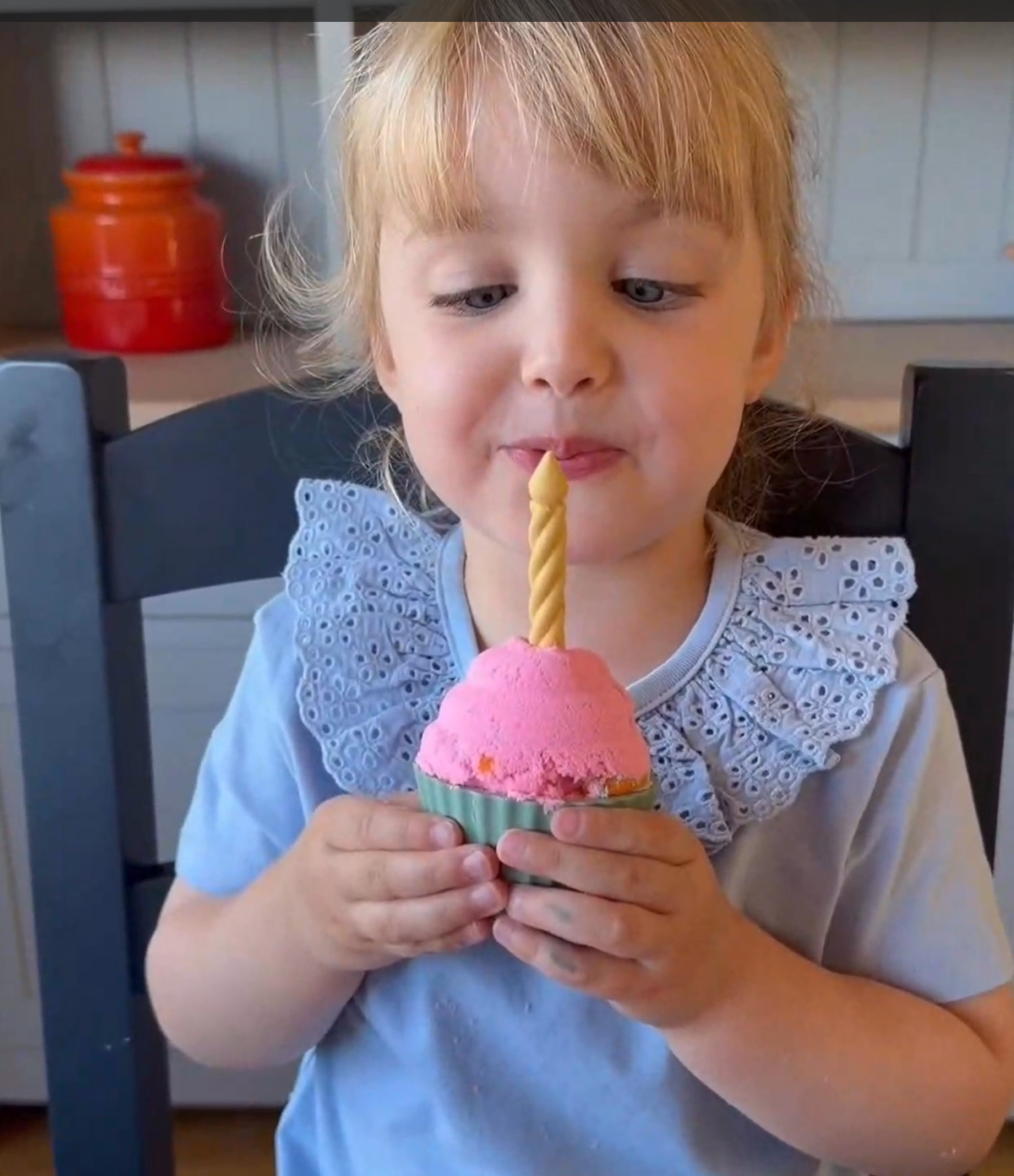 Child playing with the Inspire My Play Cupcake Play Set.